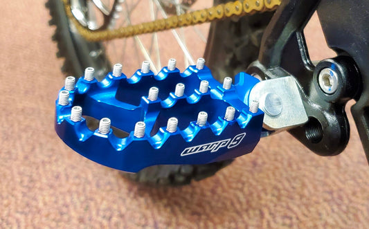 Warp 9 Foot Pegs Blue